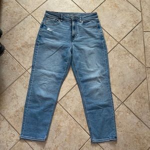 American eagle light wash mom jeans no distressing